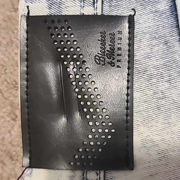 Barely Worn Men Jean Shorts - Picture 6 of 6